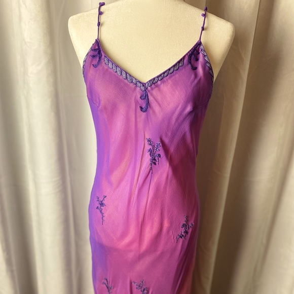 ANOPIA embroidered silk gown. - Picture 10 of 10